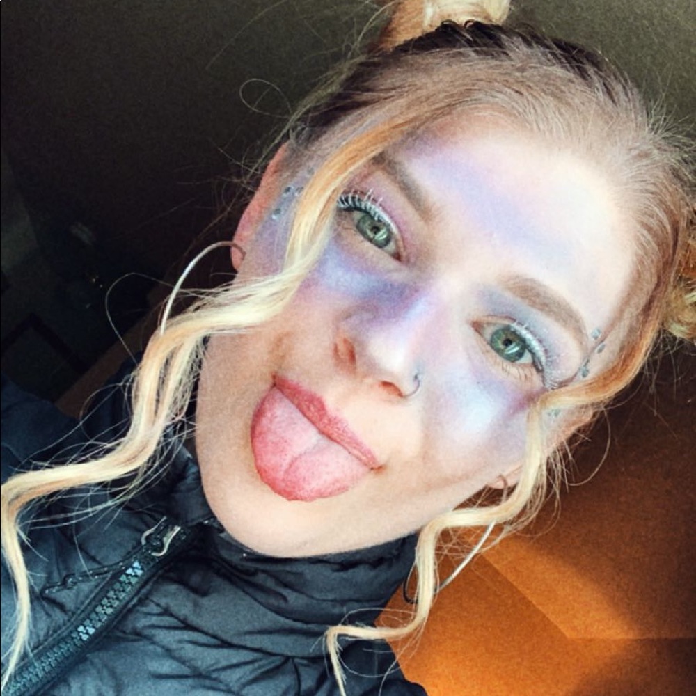 Meet your Posher, Alyson